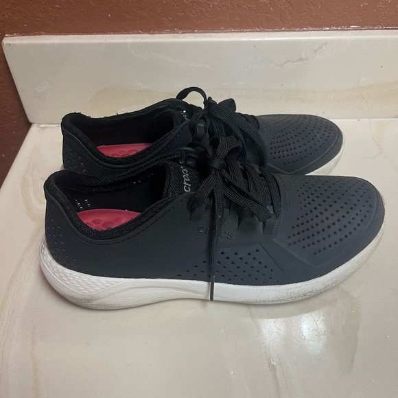 Crocs Women's LiteRide Sneakers Size 8 - Picture 2 of 5
